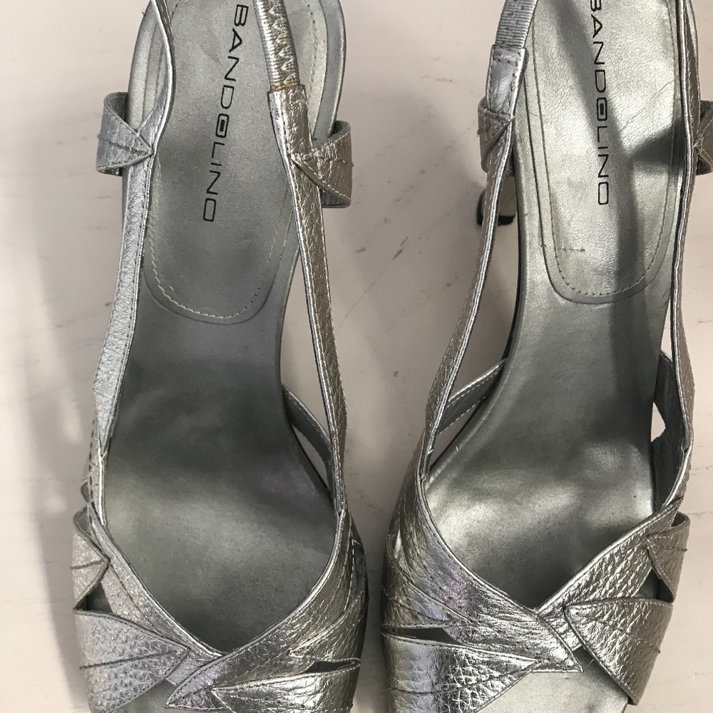 Bandolino | Silver Metallic Heels - Picture 4 of 8